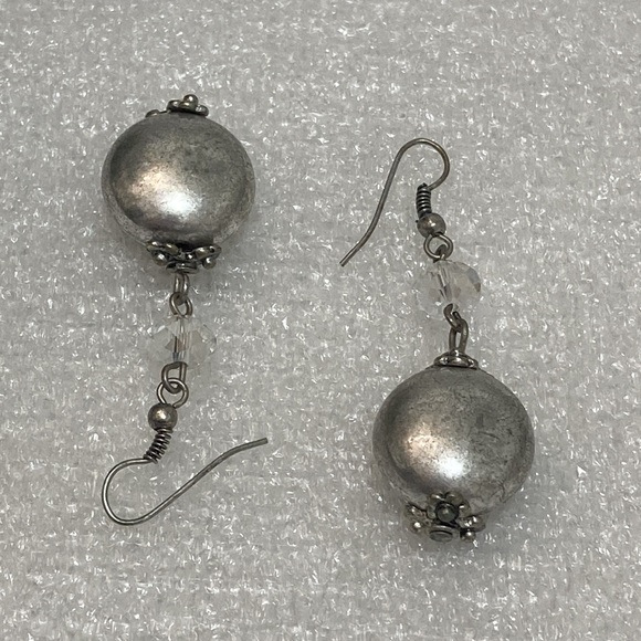 Antique Finish Silver Grey Drop Pearl & Crystal Earrings - Picture 6 of 6